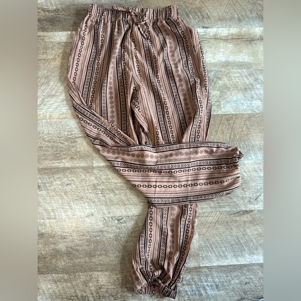 Beige/black pattern boho look pants w gathered hem